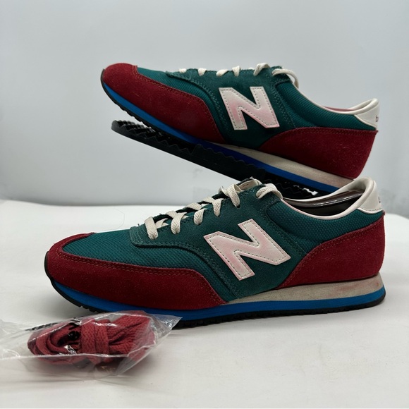 New Balance 620 Womens 10 Red/Green Running Shoes Sneakers Suede Christmas Color - Picture 2 of 12